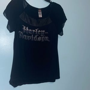 Women’s black Harley Davison large top.